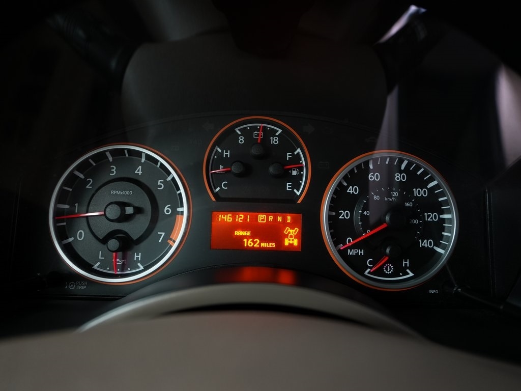 Nissan Armada 4WD 4dr SV 2014