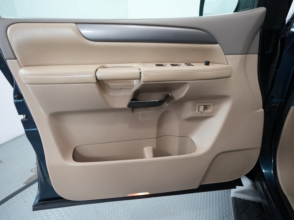 Nissan Armada 4WD 4dr SV 2014