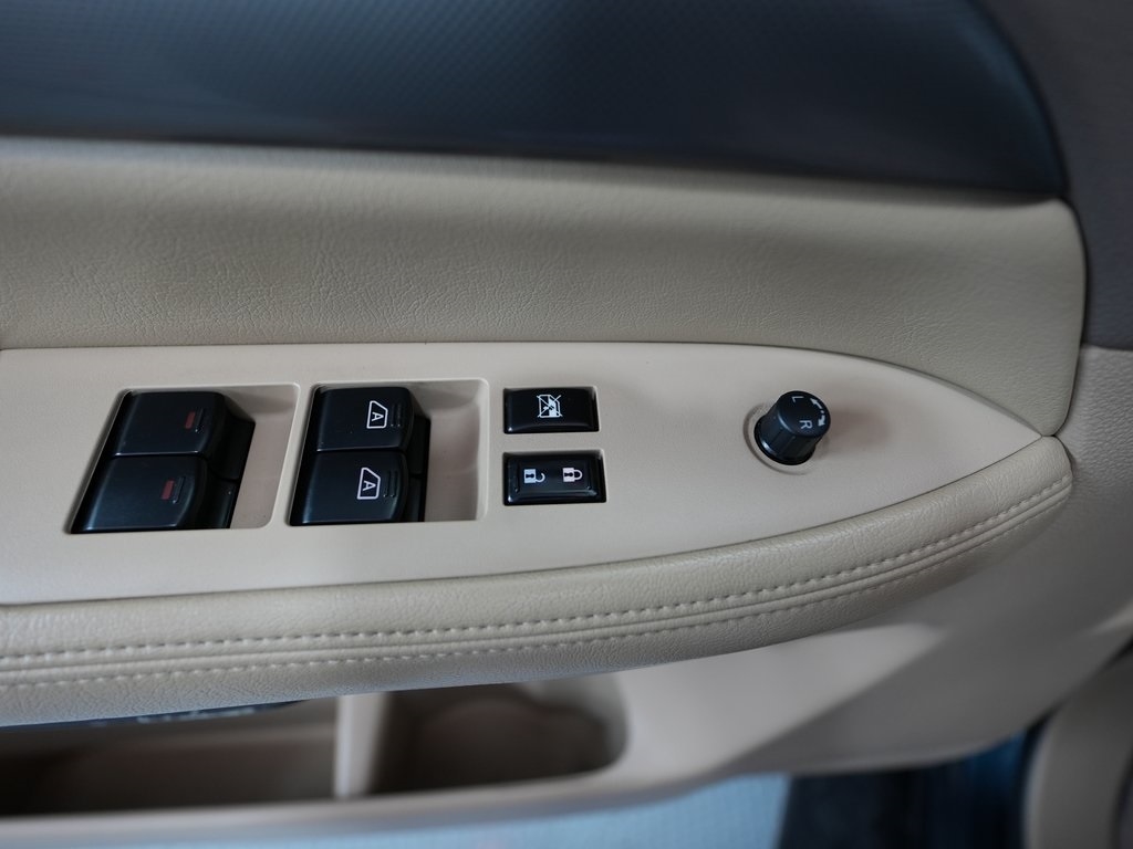 Nissan Armada 4WD 4dr SV 2014