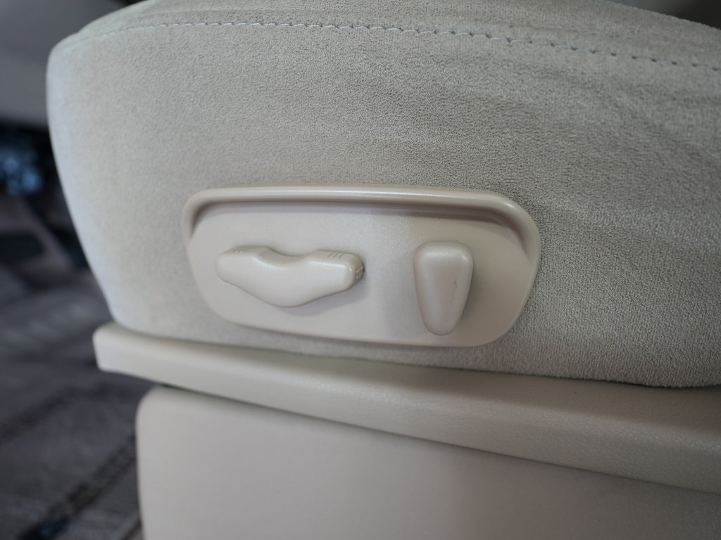 Nissan Armada 4WD 4dr SV 2014