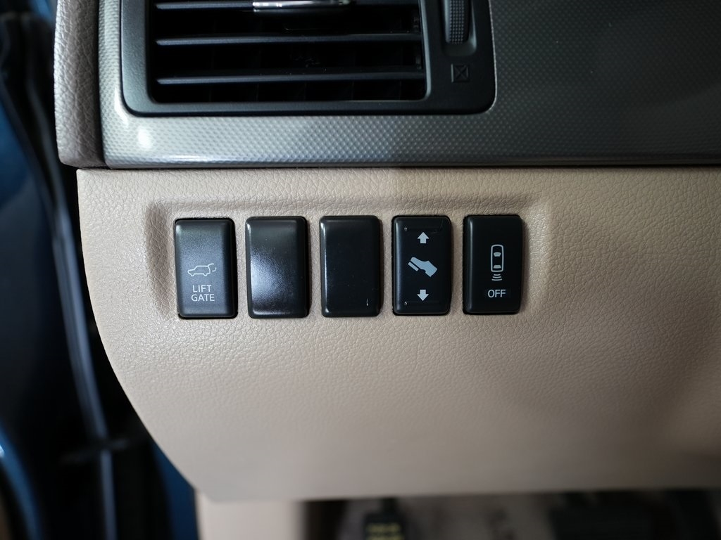 Nissan Armada 4WD 4dr SV 2014