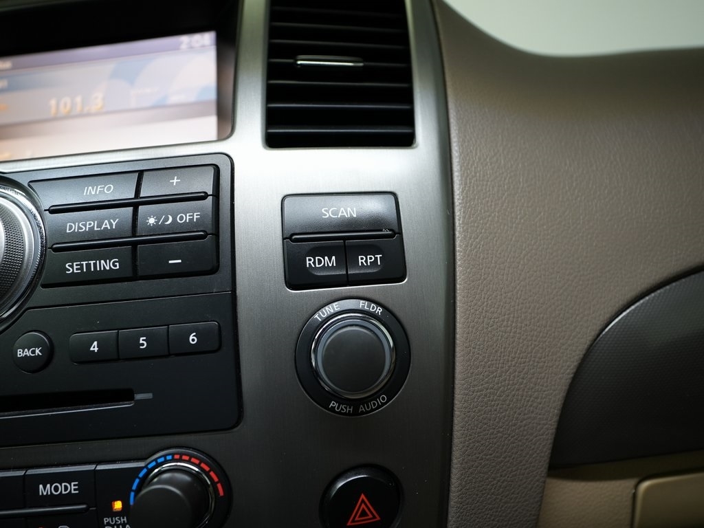 Nissan Armada 4WD 4dr SV 2014