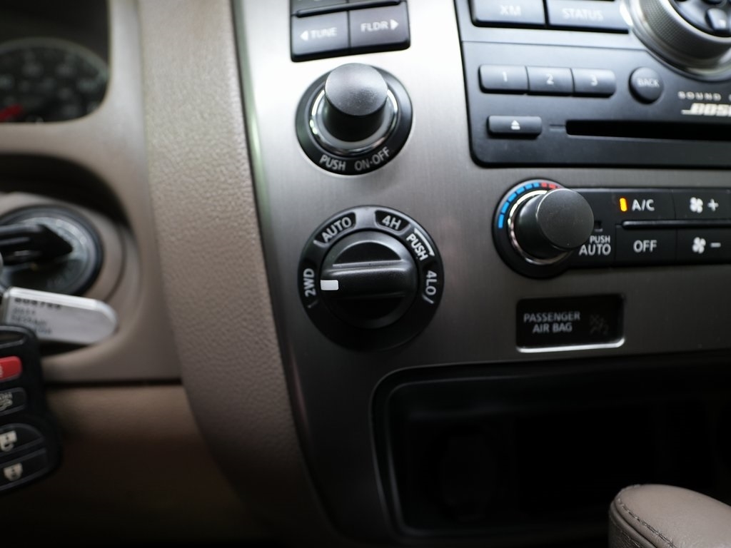 Nissan Armada 4WD 4dr SV 2014