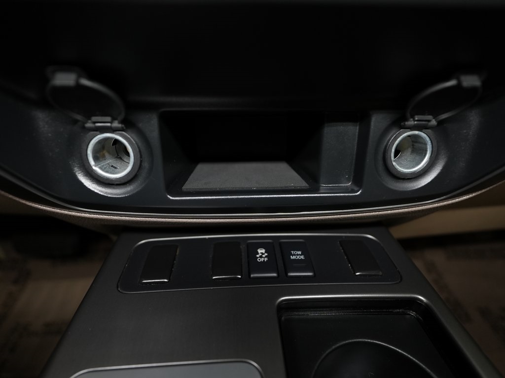 Nissan Armada 4WD 4dr SV 2014