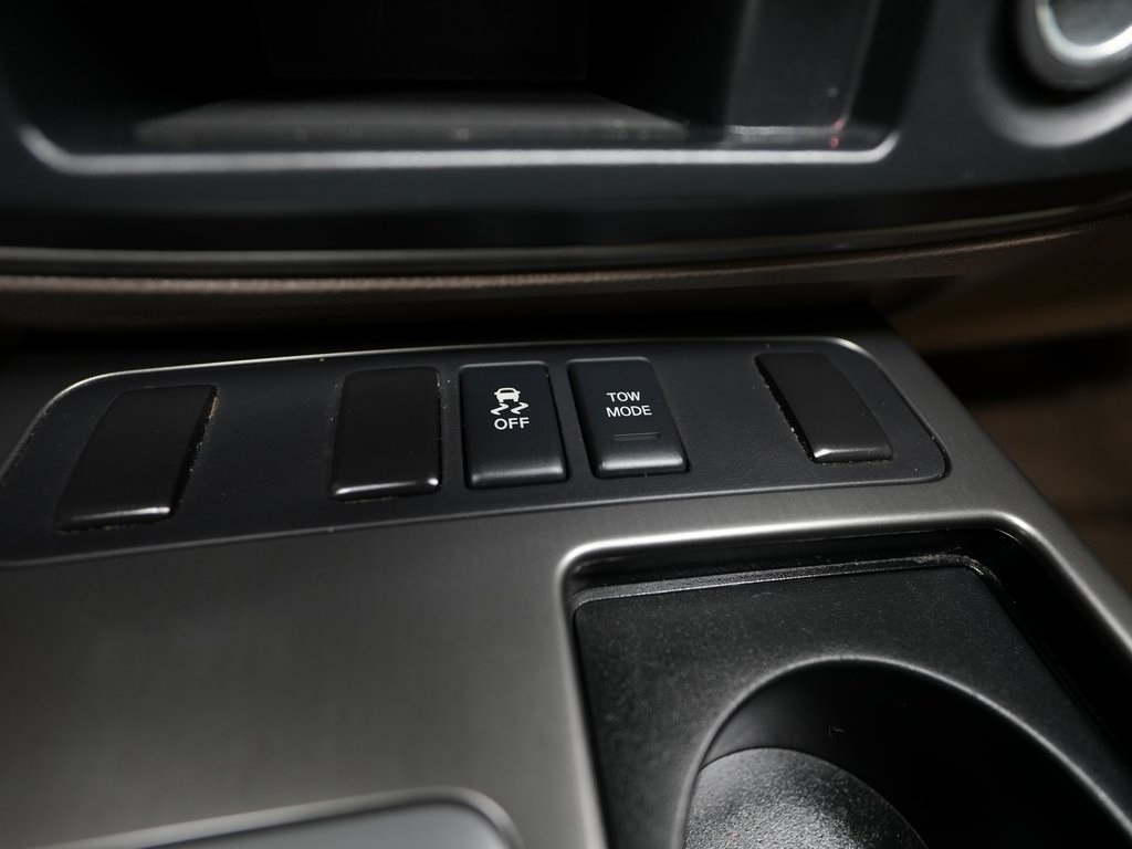 Nissan Armada 4WD 4dr SV 2014