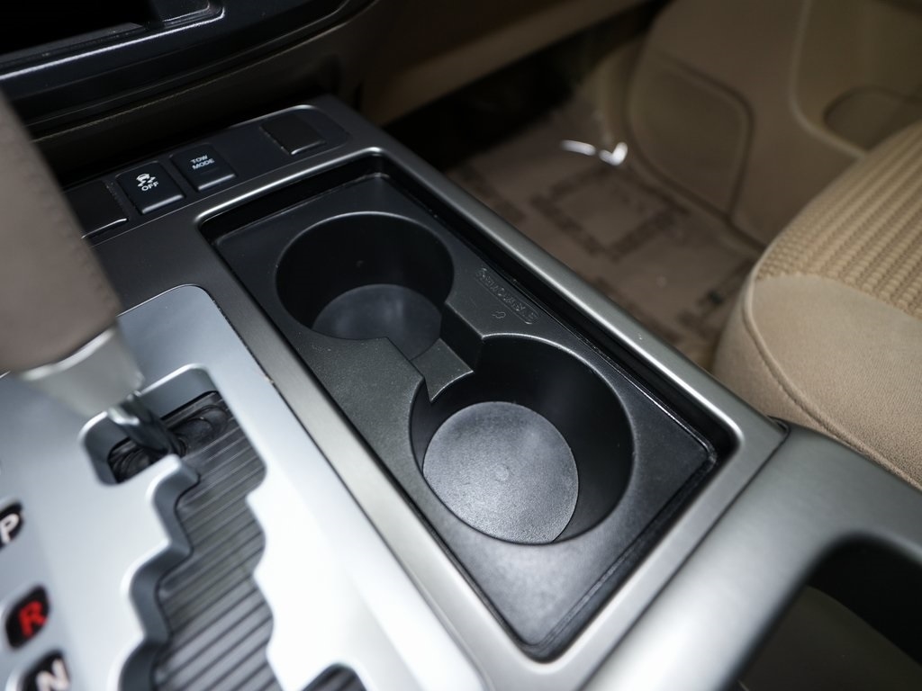 Nissan Armada 4WD 4dr SV 2014