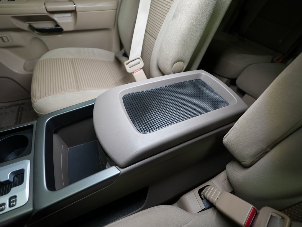 Nissan Armada 4WD 4dr SV 2014