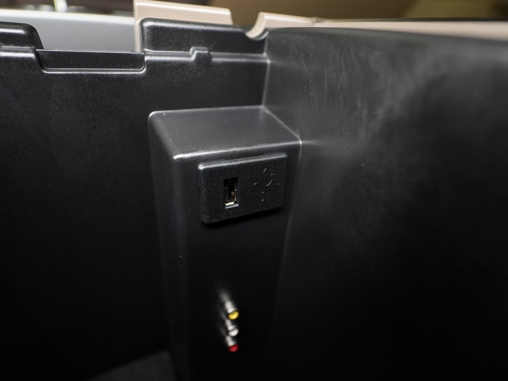 Nissan Armada 4WD 4dr SV 2014