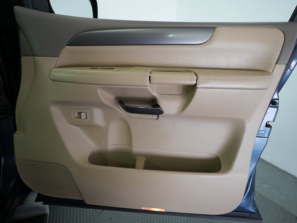 Nissan Armada 4WD 4dr SV 2014