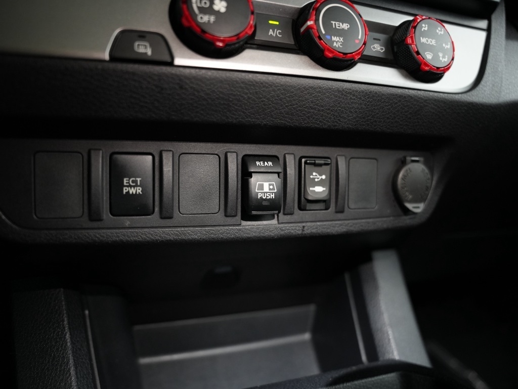 Toyota Tacoma 2WD TRD Off Road Double Cab 5' Bed V6 AT (Natl) 2019