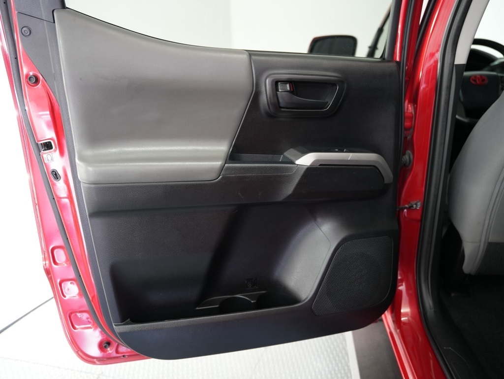 Toyota Tacoma 2WD TRD Off Road Double Cab 5' Bed V6 AT (Natl) 2019