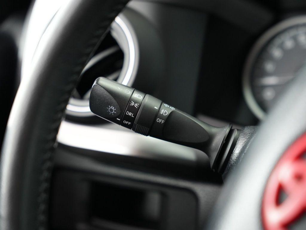 Toyota Tacoma 2WD TRD Off Road Double Cab 5' Bed V6 AT (Natl) 2019