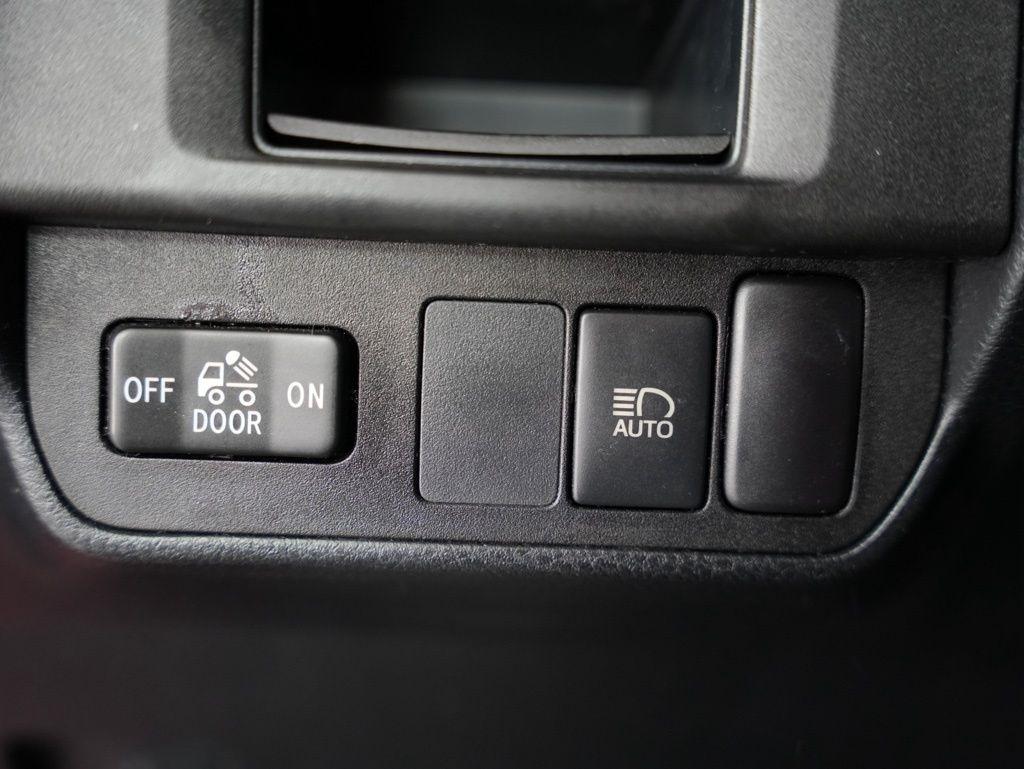 Toyota Tacoma 2WD TRD Off Road Double Cab 5' Bed V6 AT (Natl) 2019