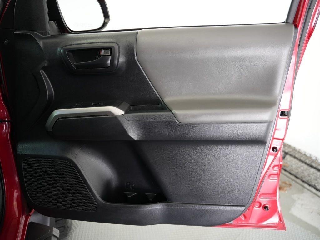 Toyota Tacoma 2WD TRD Off Road Double Cab 5' Bed V6 AT (Natl) 2019