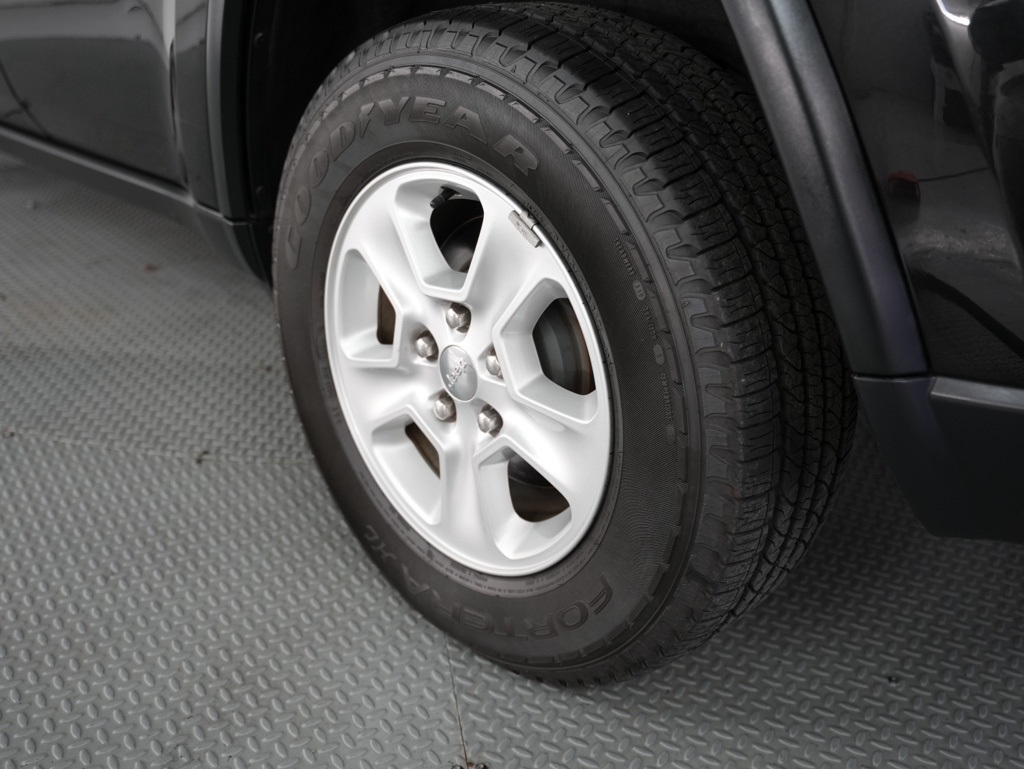 Jeep Grand Cherokee 4WD 4dr Laredo 2016