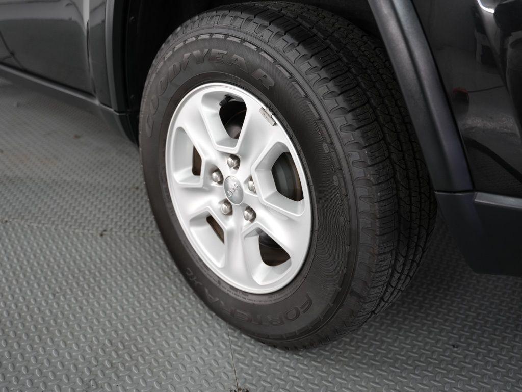 Jeep Grand Cherokee 4WD 4dr Laredo 2016