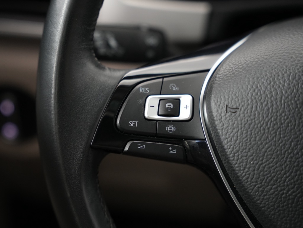 Volkswagen Atlas 3.6L V6 SEL R-Line FWD 2019