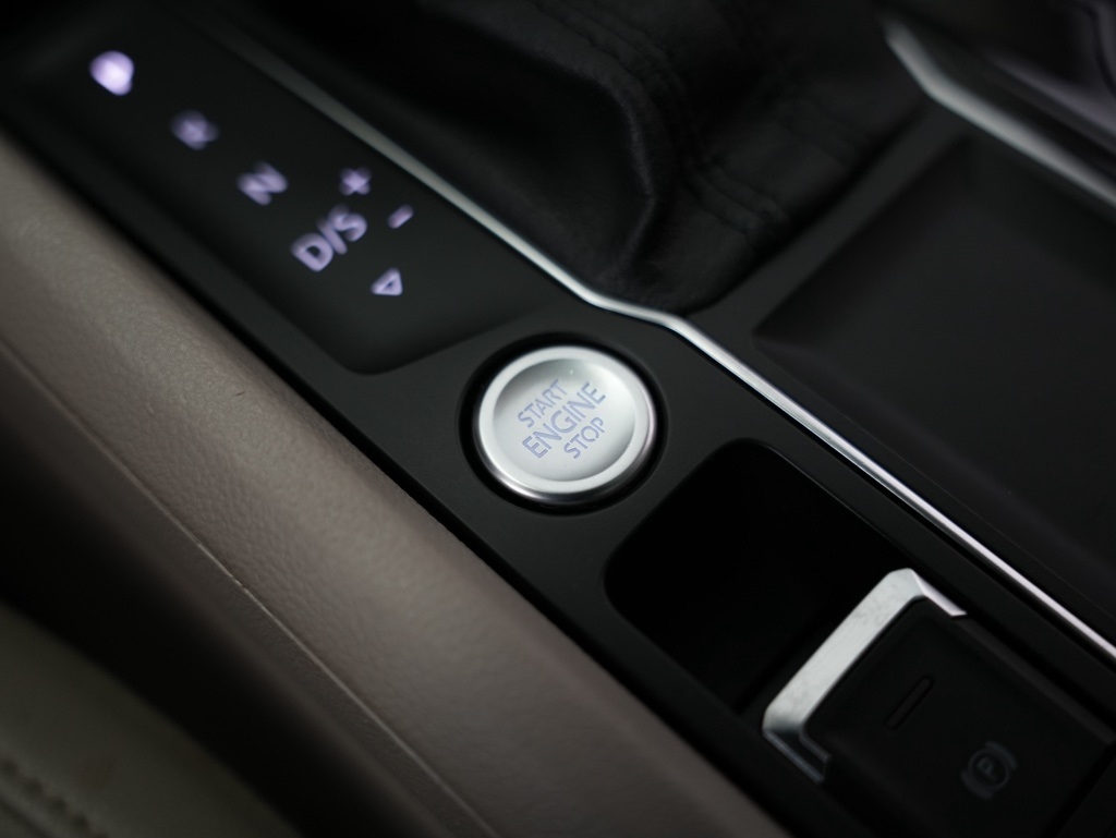 Volkswagen Atlas 3.6L V6 SEL R-Line FWD 2019