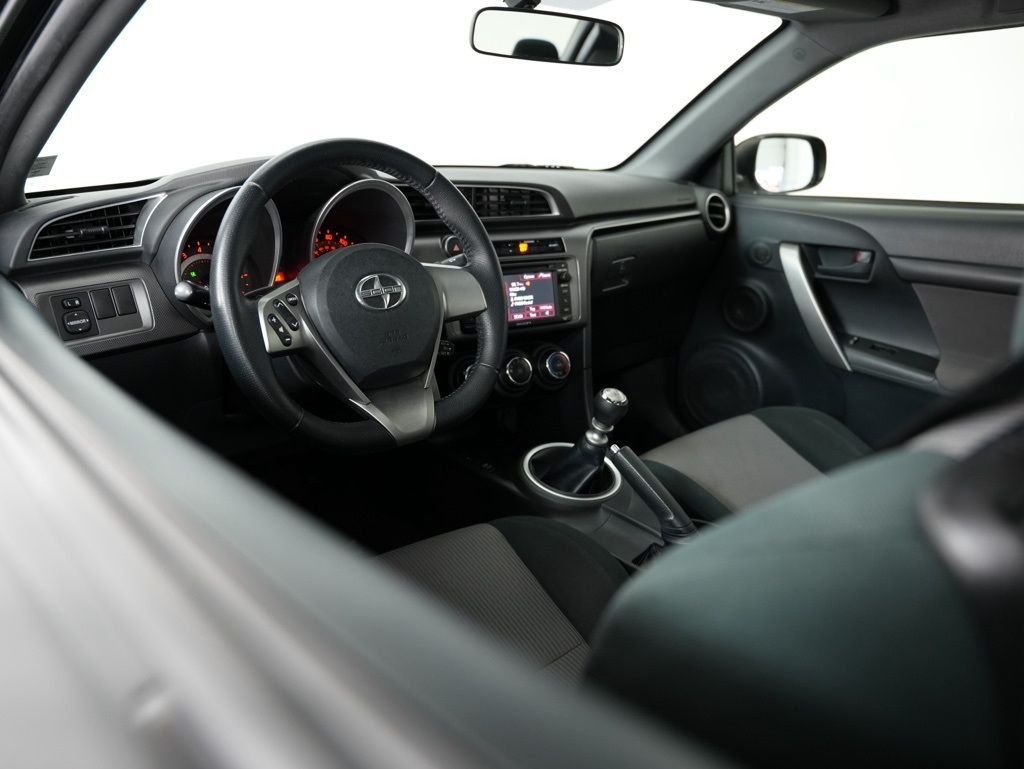 Scion tC 2dr HB Man (Natl) 2015
