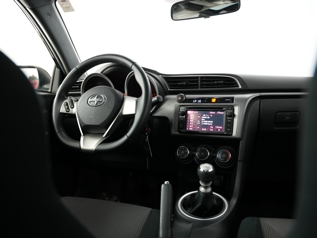 Scion tC 2dr HB Man (Natl) 2015