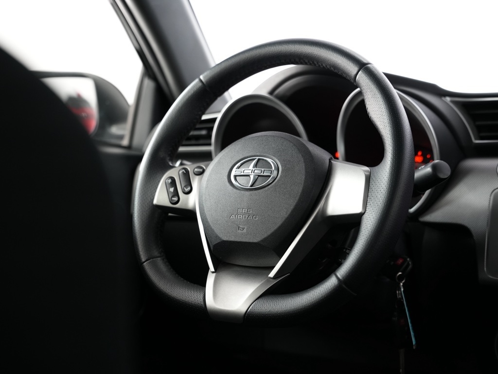 Scion tC 2dr HB Man (Natl) 2015