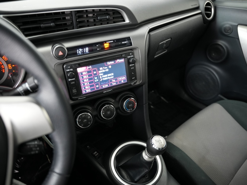 Scion tC 2dr HB Man (Natl) 2015