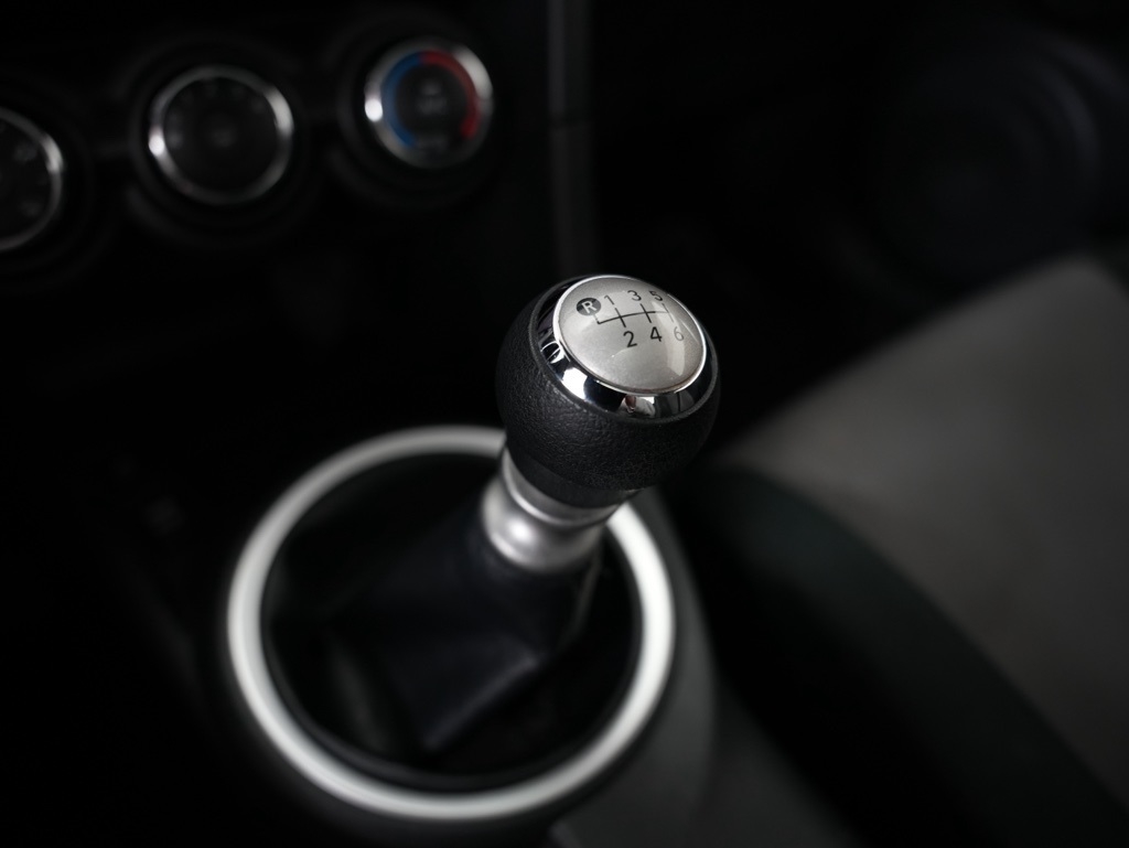 Scion tC 2dr HB Man (Natl) 2015