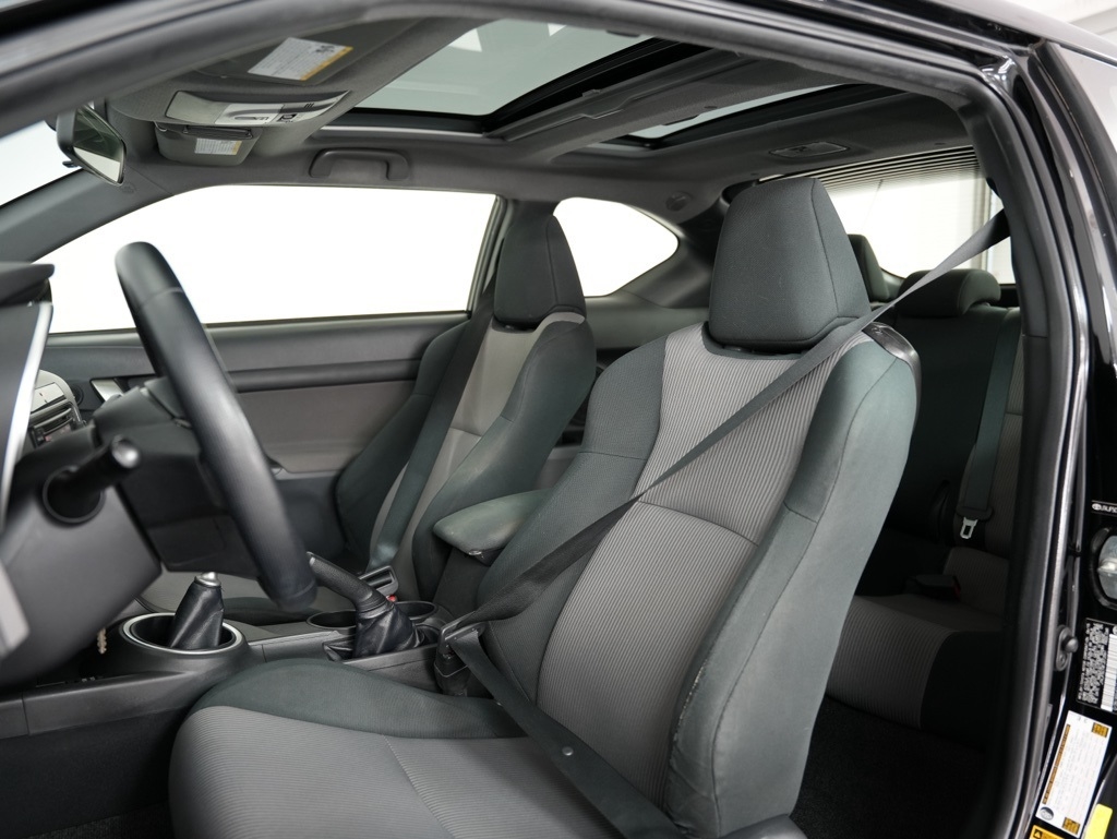 Scion tC 2dr HB Man (Natl) 2015