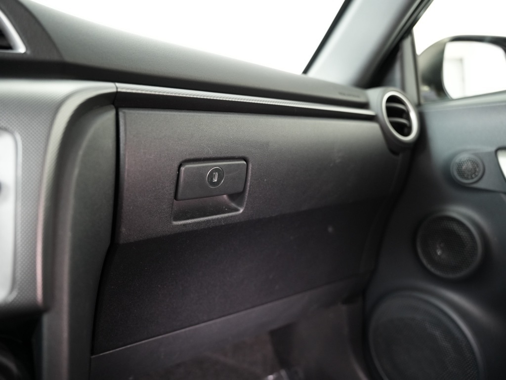 Scion tC 2dr HB Man (Natl) 2015