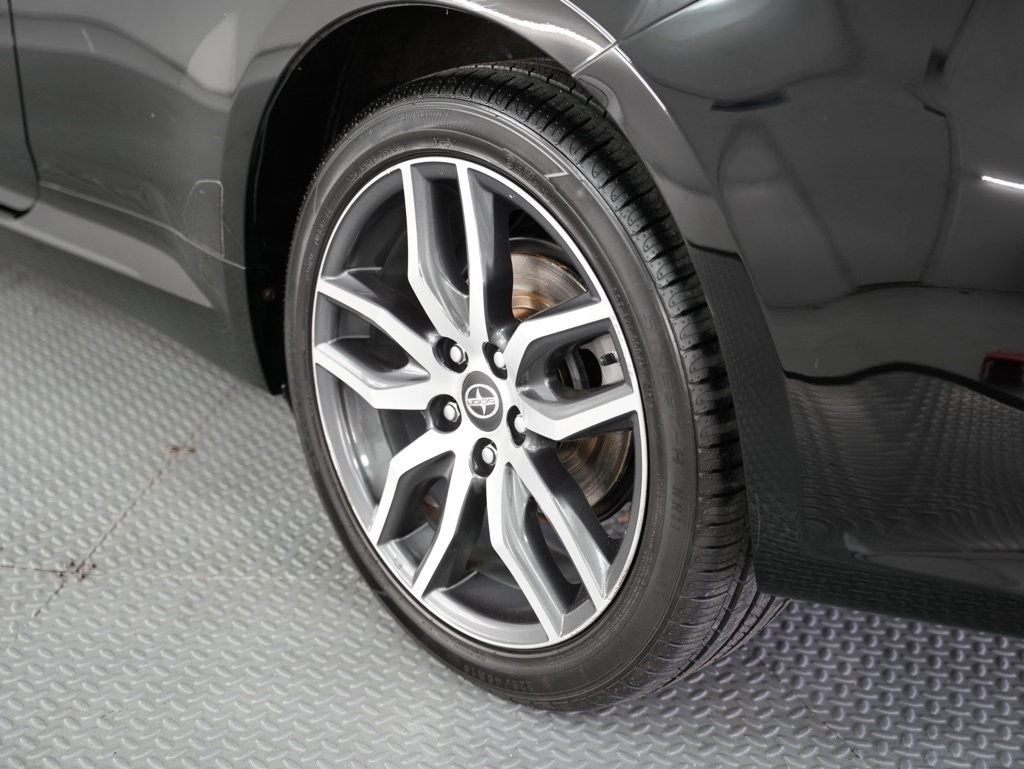 Scion tC 2dr HB Man (Natl) 2015