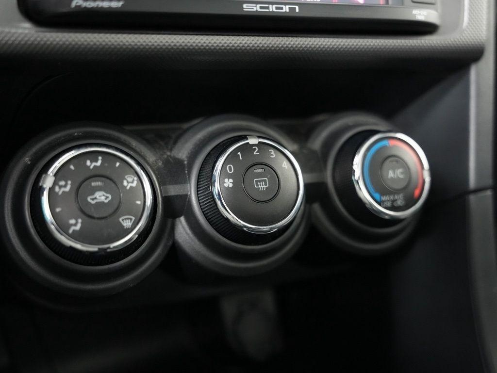 Scion tC 2dr HB Man (Natl) 2015