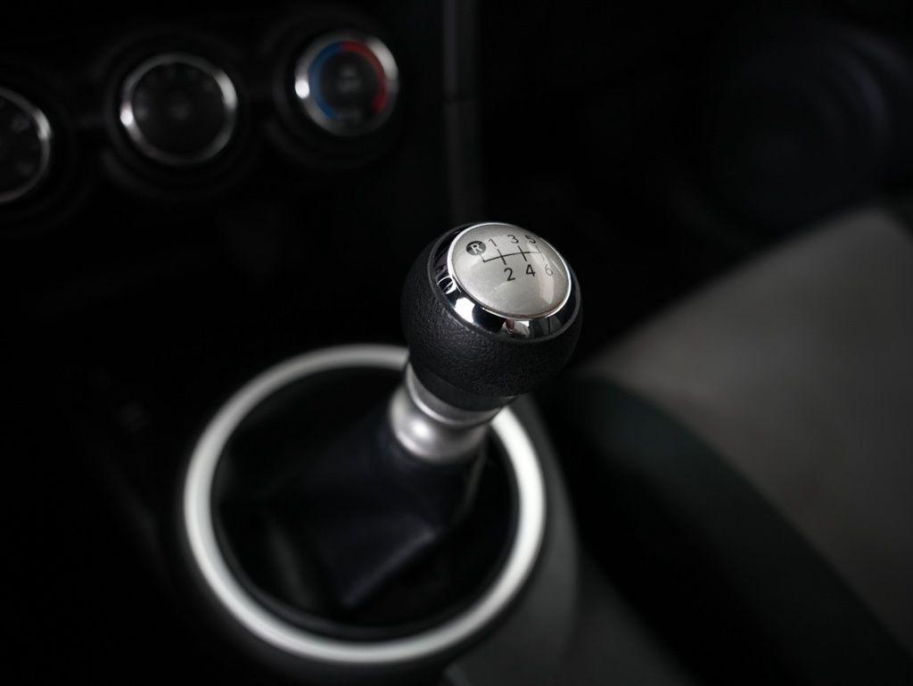 Scion tC 2dr HB Man (Natl) 2015