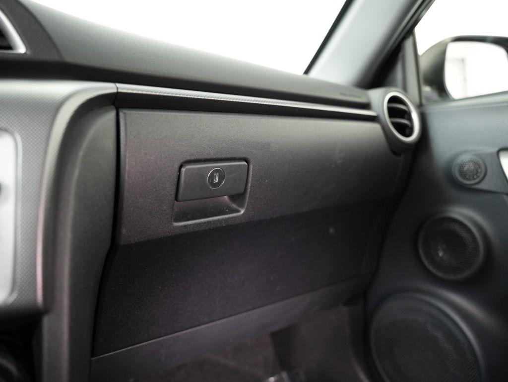 Scion tC 2dr HB Man (Natl) 2015