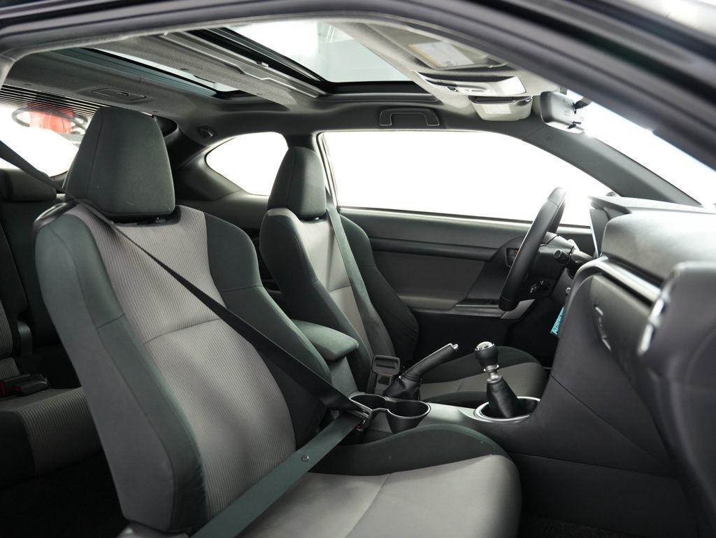 Scion tC 2dr HB Man (Natl) 2015