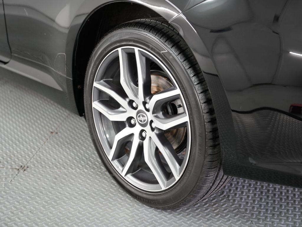 Scion tC 2dr HB Man (Natl) 2015