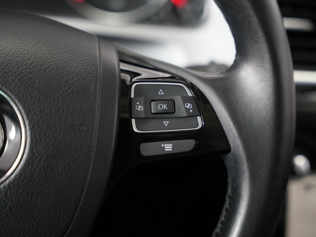 Volkswagen Touareg 4dr VR6 Sport w/Nav 2013