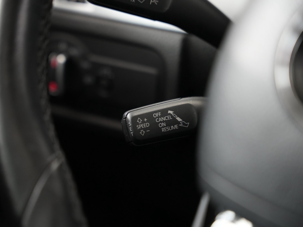 Volkswagen Touareg 4dr VR6 Sport w/Nav 2013