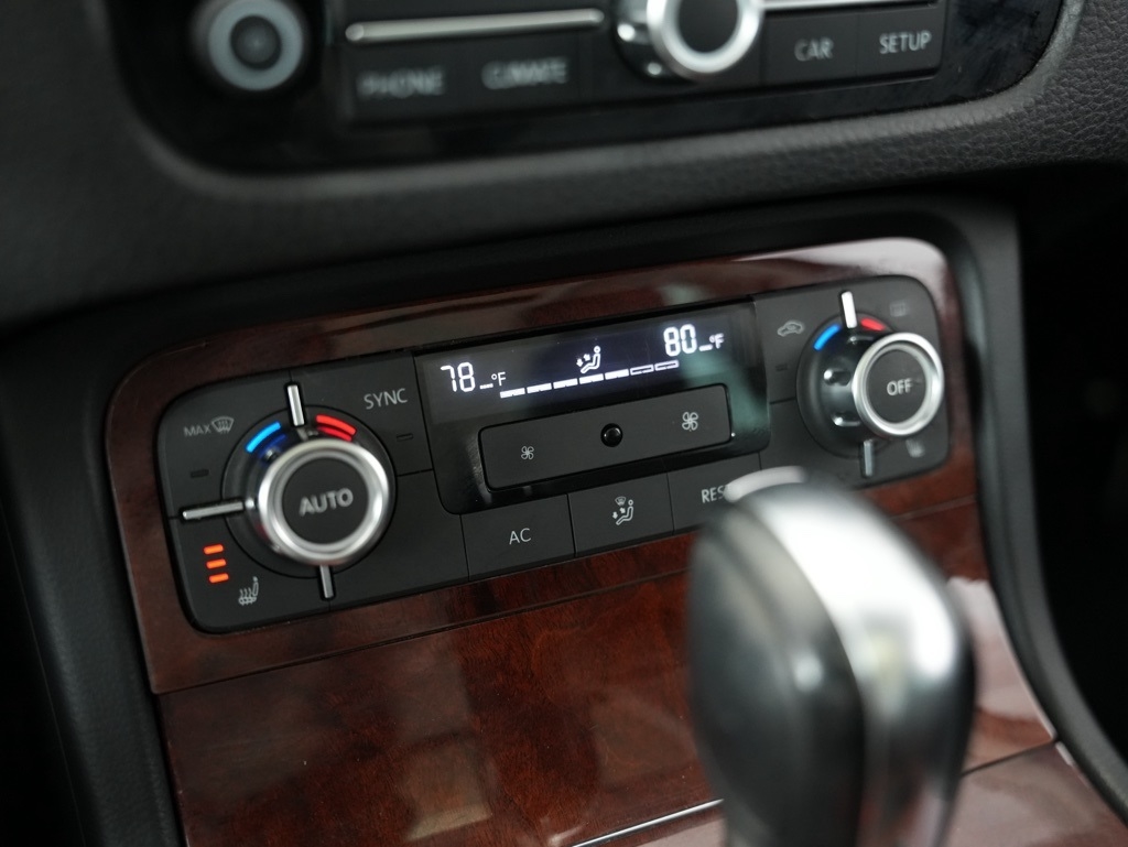 Volkswagen Touareg 4dr VR6 Sport w/Nav 2013