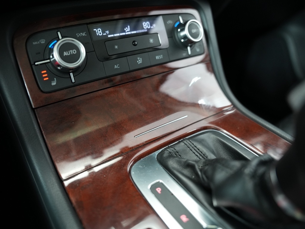 Volkswagen Touareg 4dr VR6 Sport w/Nav 2013