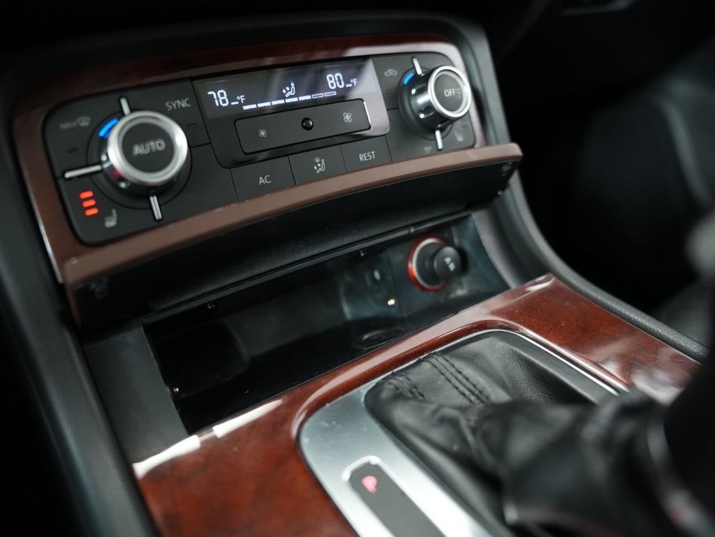 Volkswagen Touareg 4dr VR6 Sport w/Nav 2013