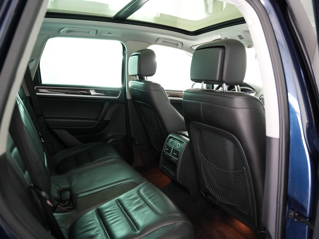 Volkswagen Touareg 4dr VR6 Sport w/Nav 2013