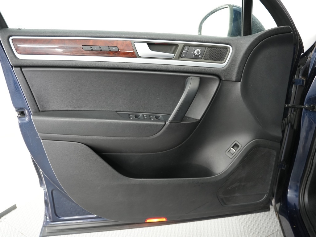 Volkswagen Touareg 4dr VR6 Sport w/Nav 2013