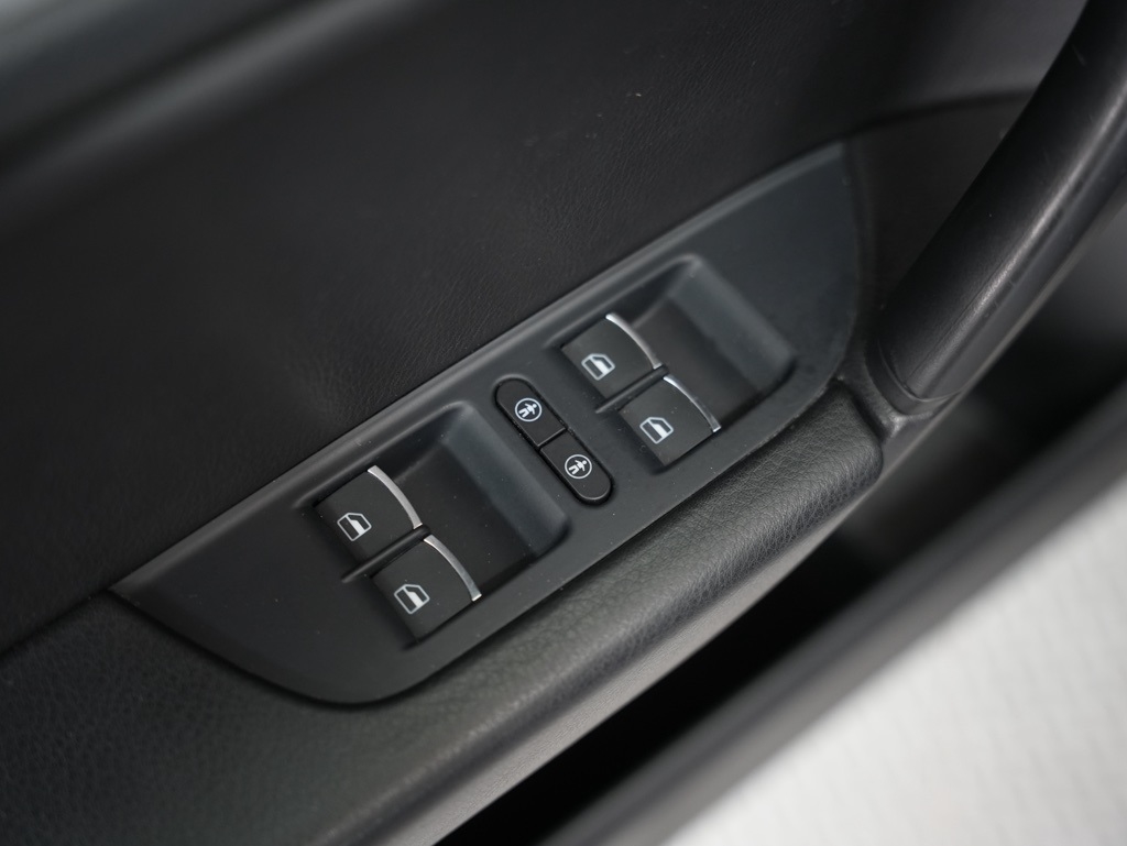 Volkswagen Touareg 4dr VR6 Sport w/Nav 2013