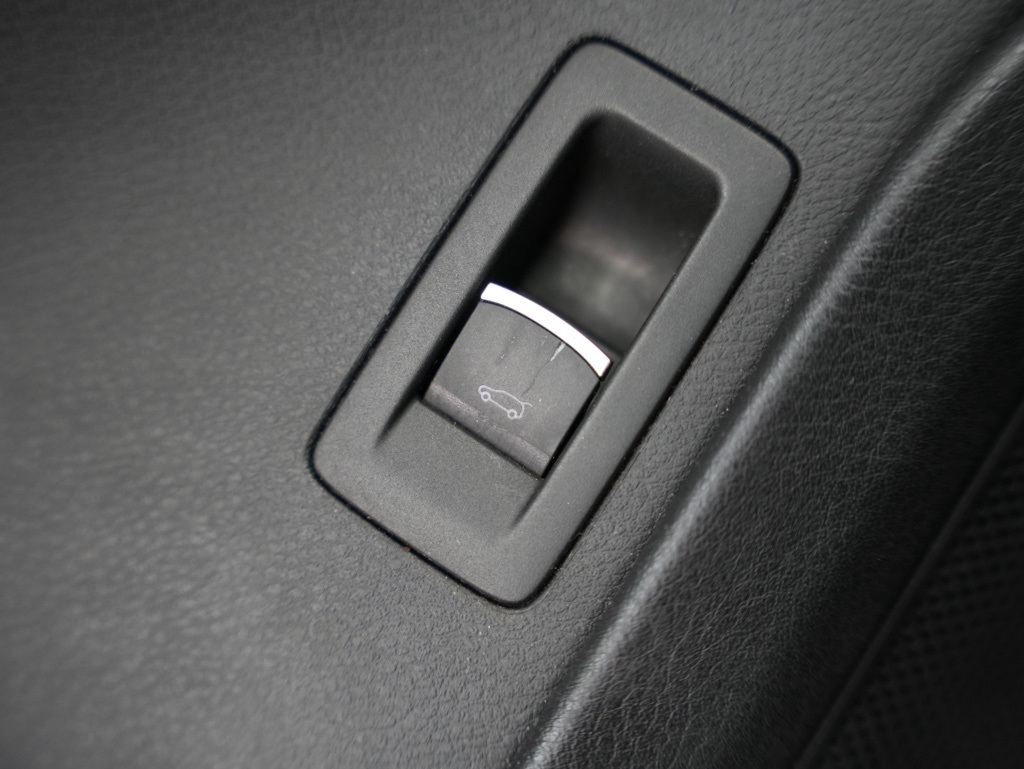 Volkswagen Touareg 4dr VR6 Sport w/Nav 2013