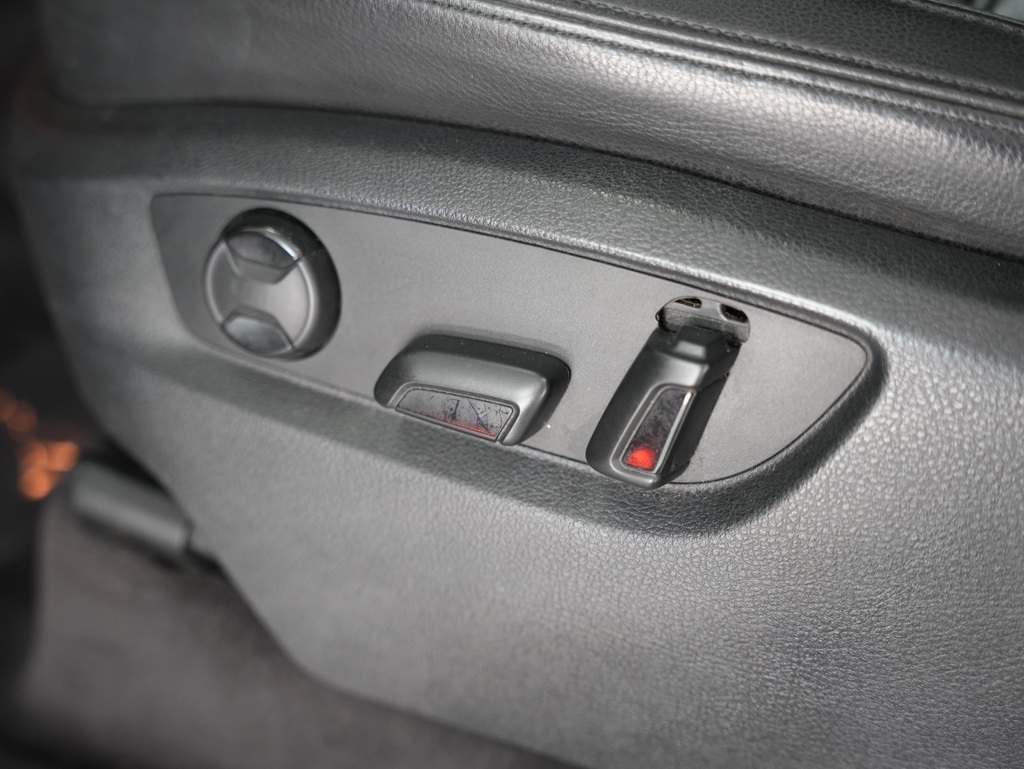 Volkswagen Touareg 4dr VR6 Sport w/Nav 2013