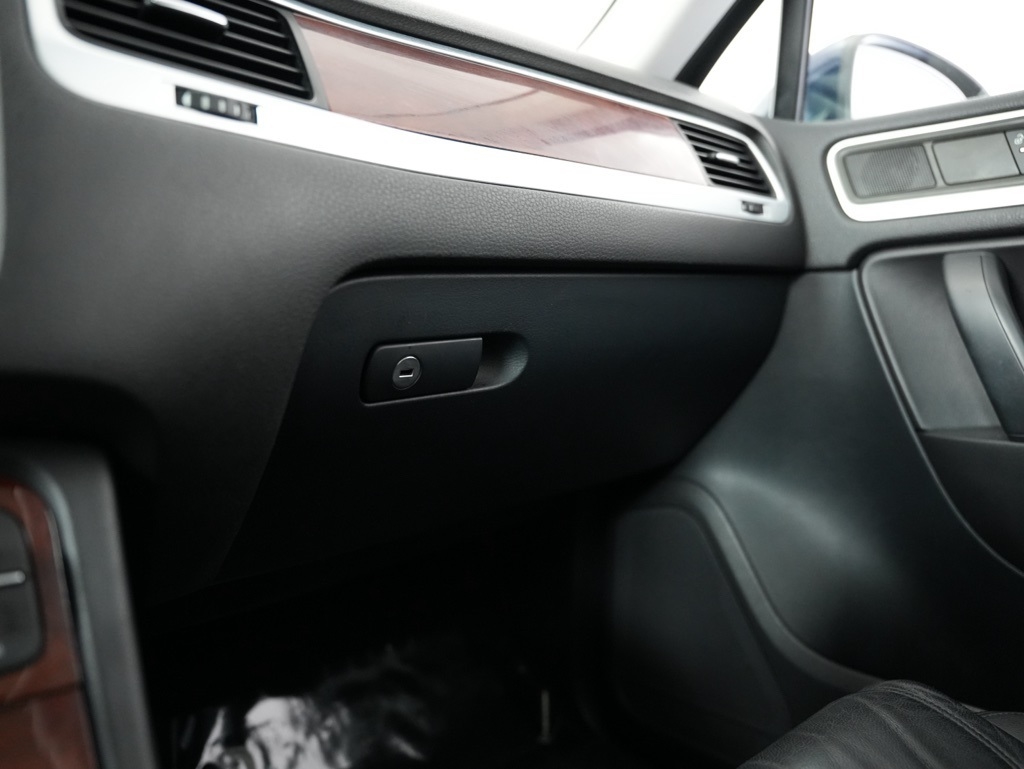 Volkswagen Touareg 4dr VR6 Sport w/Nav 2013