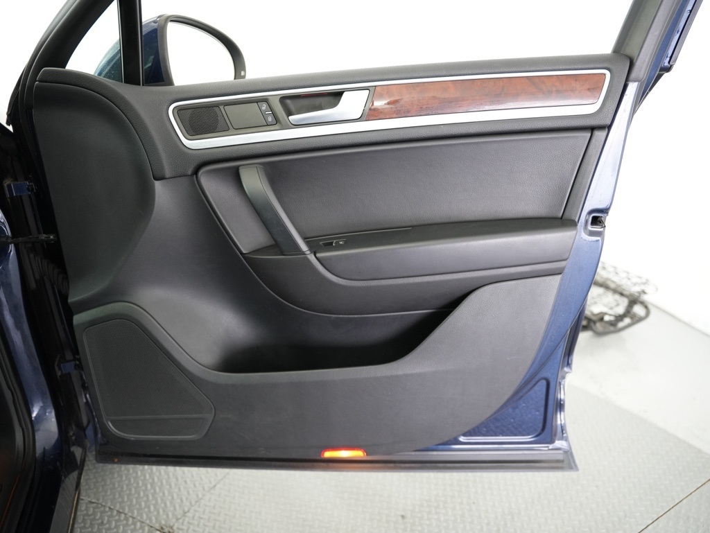 Volkswagen Touareg 4dr VR6 Sport w/Nav 2013