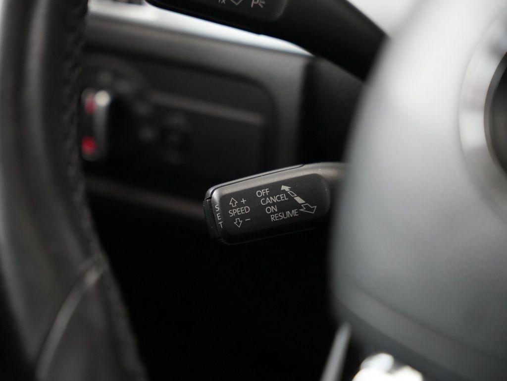 Volkswagen Touareg 4dr VR6 Sport w/Nav 2013