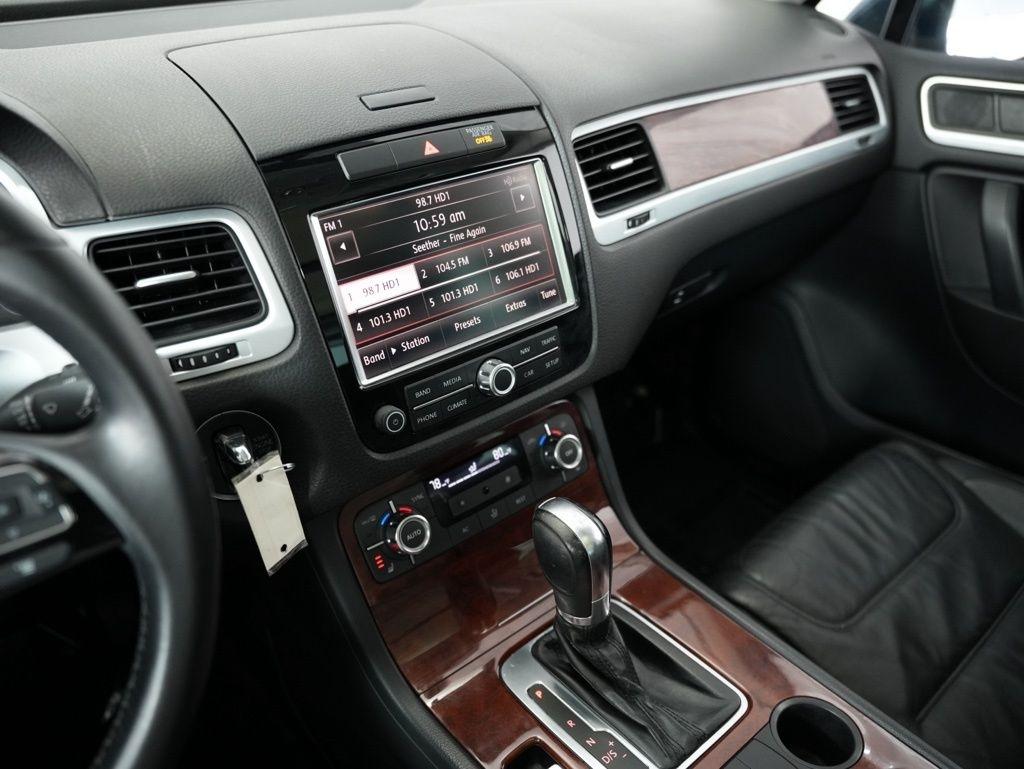 Volkswagen Touareg 4dr VR6 Sport w/Nav 2013