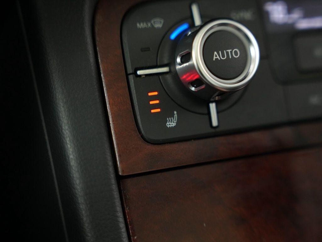 Volkswagen Touareg 4dr VR6 Sport w/Nav 2013